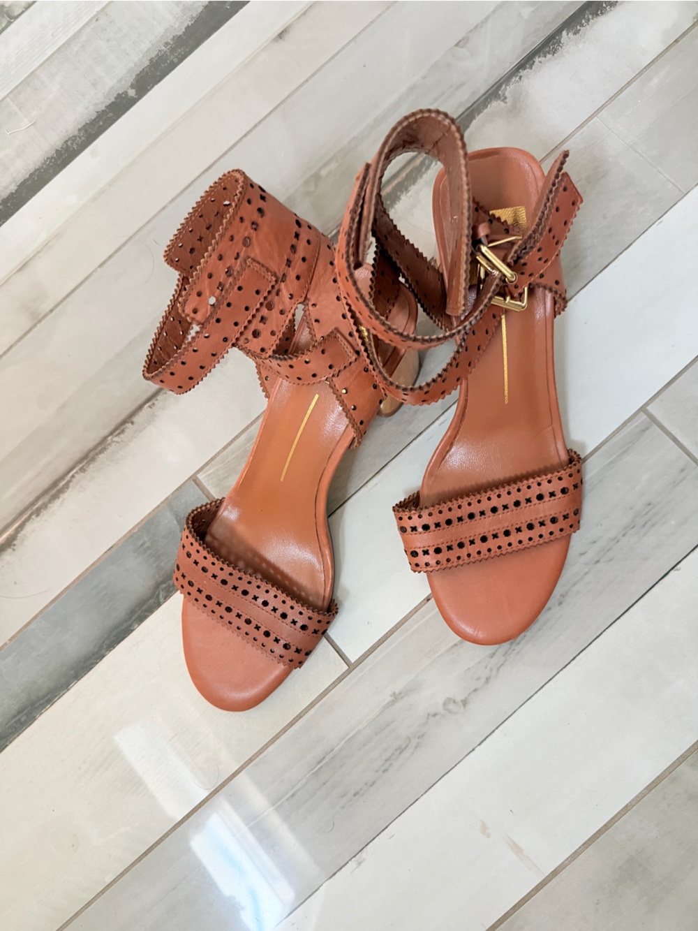 Dolce Vita Women's Tan Perforated Strap Sandals size 9